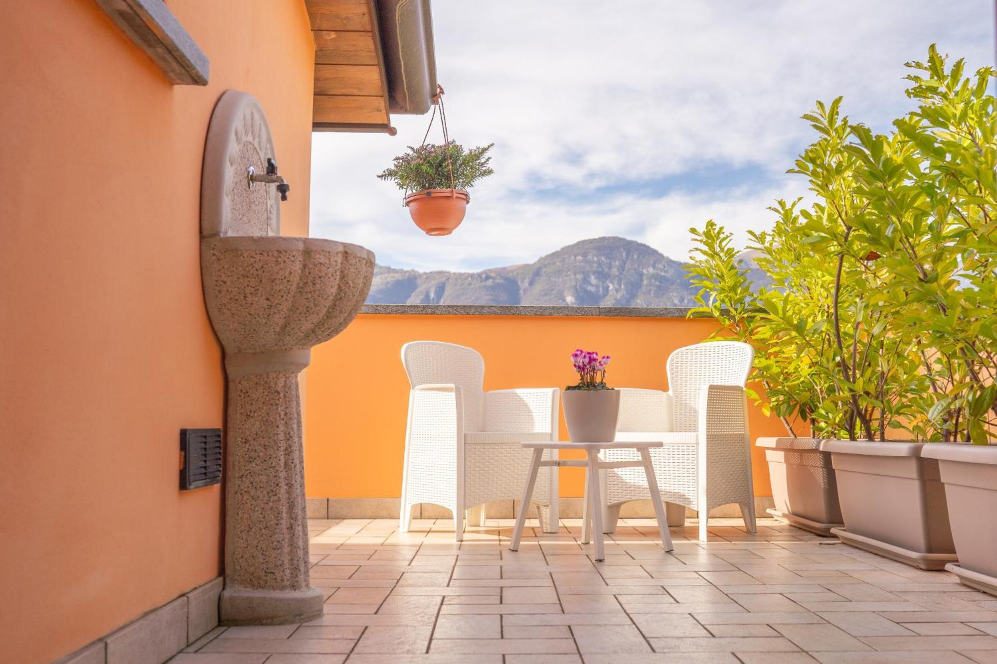 Larius Apartment - Como Lake View Mandello del Lario Zewnętrze zdjęcie