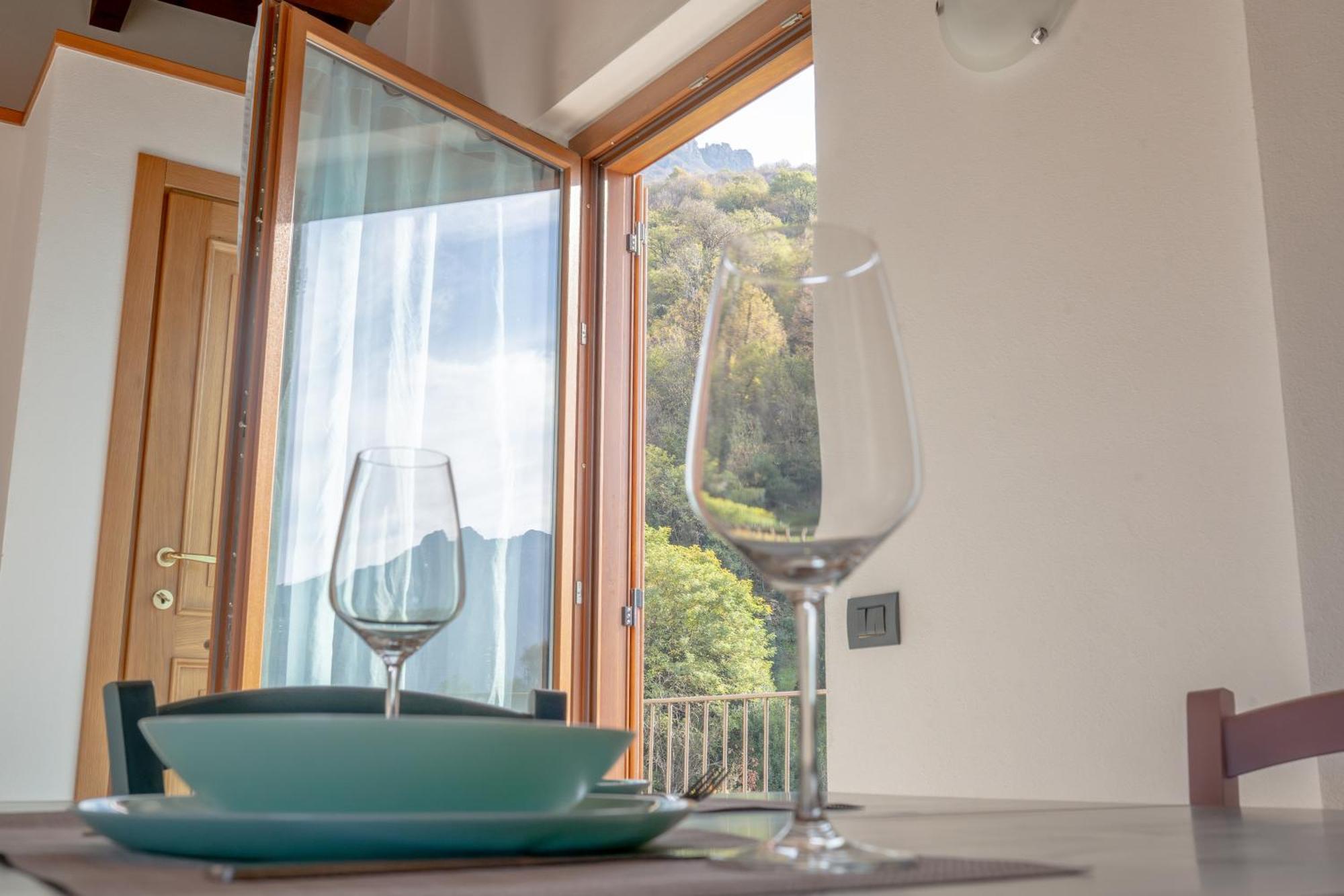 Larius Apartment - Como Lake View Mandello del Lario Zewnętrze zdjęcie